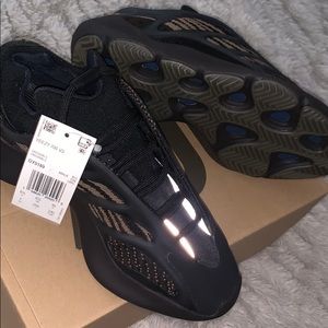 Yeezy 700 Clay Brown